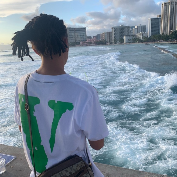 Vlone “FRIENDS” Tee Green - Picture 2 of 2